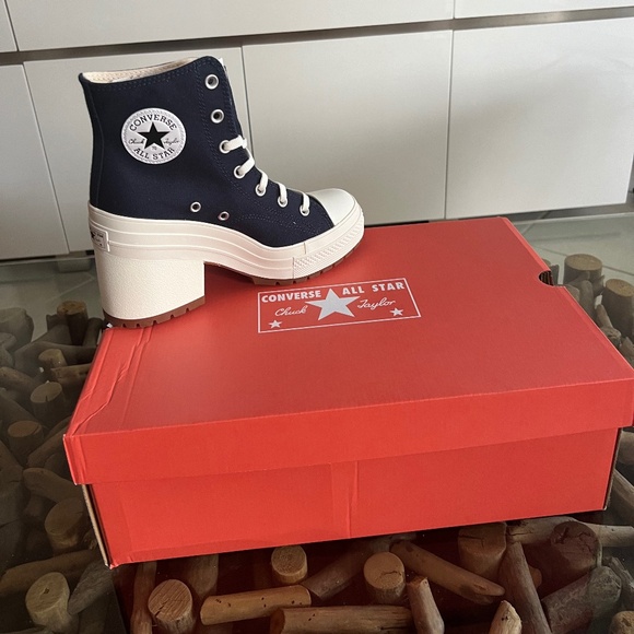 CONVERSE Chuck 70 De Luxe Heel Hi Top Sneakers
